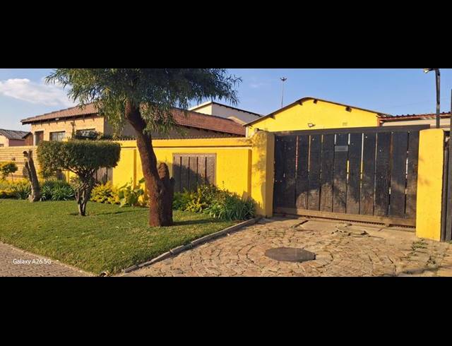 2 BEDROOM HOUSE FOR SALE IN PIMVILLE ZONE 6